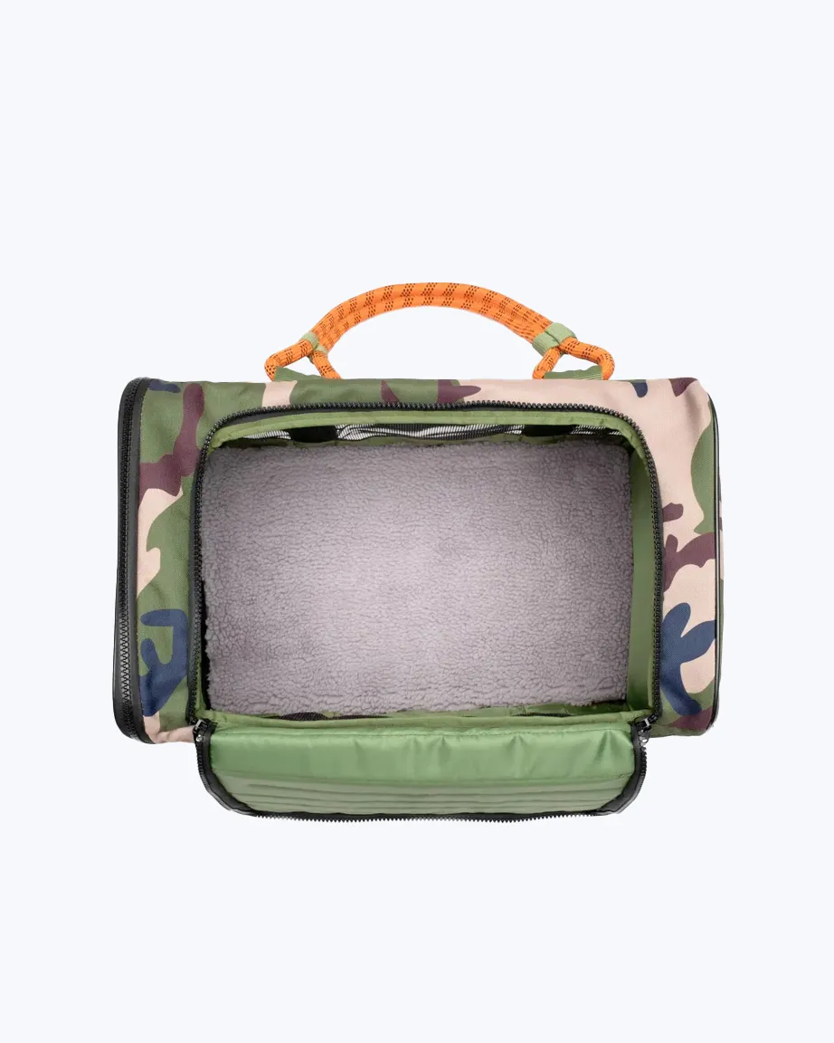 OUT-OF-OFFICE PET CARRIER by Roverlund